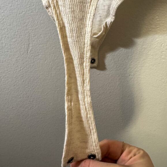 Aerie Ribbed T-Shirt Bodysuit | Split V-Neck Cutout & Neutral Beige Heather | M - Picture 7 of 7